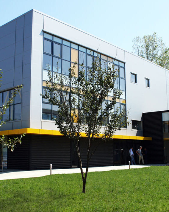 Scoala-aviatie-si-aeroport-Tuzla-1